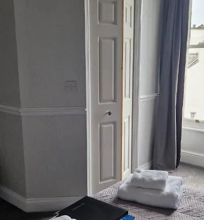 New Hall Bank Guest house 4*