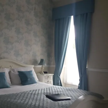 בית הארחה New Hall Bank 4*