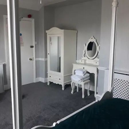 Pensionat New Hall Bank 4*